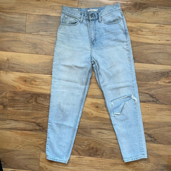 LEVI'S TAPERED HIGH WAISTED MOM JEANS - Picture 1 of 10